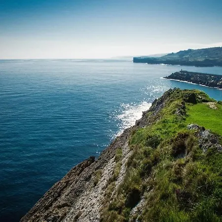 4 Jardin- Puerto Chico * Llanes
